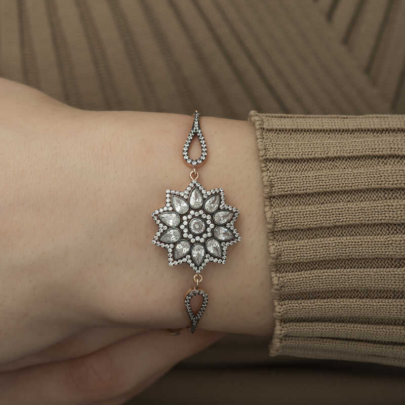 Gümüş Rose Çiçek Desenli Elmas Montür Bileklik
