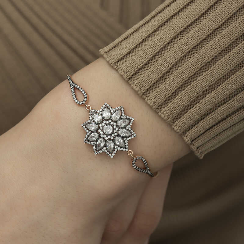 Gümüş Rose Çiçek Desenli Elmas Montür Bileklik